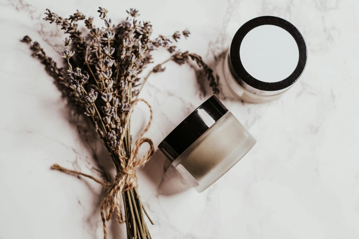 ¿Por qué elegir cosmética natural? La verdad detrás de la belleza eco-friendly 🌱