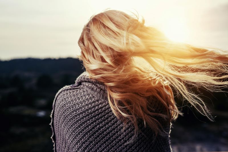 🍂 Cuidado del cabello en otoño: cómo mantenerlo fuerte y saludable de forma natural